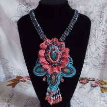 Collar Naïade Haute-Couture realizado con cabujones de turquesa, cristales PureCrystal, encaje y abalorios varios